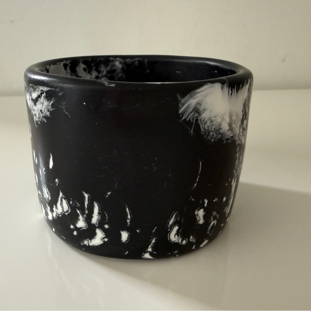 DINOSAUR DESIGNS Long Band Bangle Resin Bracelet - Black Marble